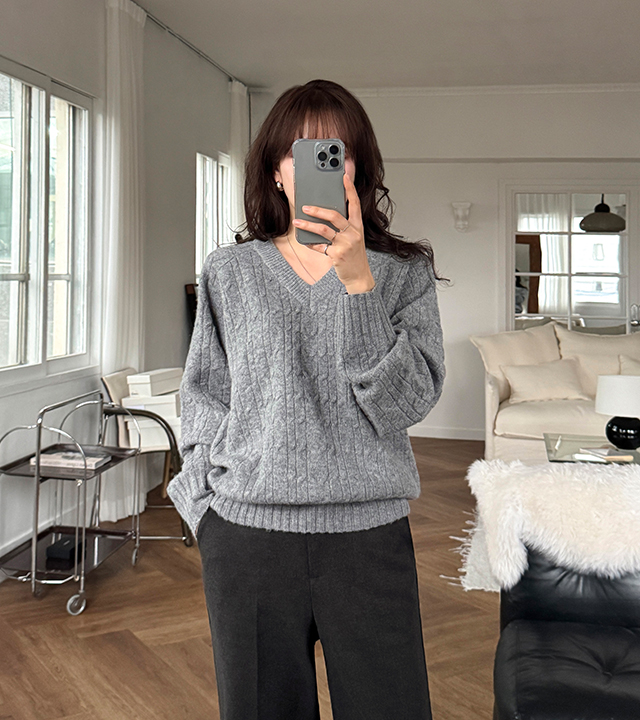 アデンケーブルVネックウールニット