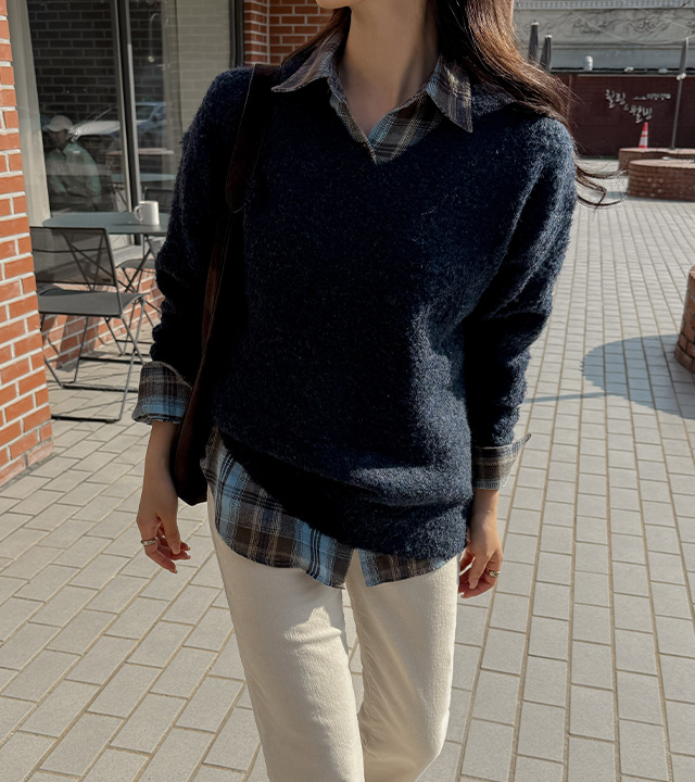 ブクレVネックウールニット