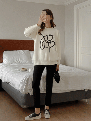 ルナ刺繍ポイントルーズフィットニット