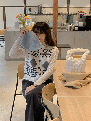 ピクトラウンドニットベスト