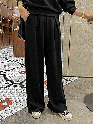 モーメントピンタックワイドパンツ