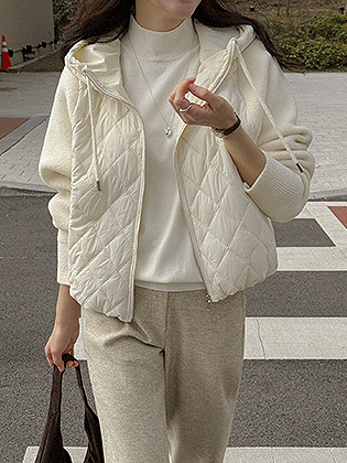 ダイヤ刺繍ニットパッド入りジャンパー 