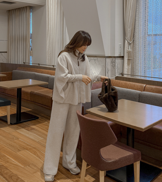 メリノウール100フレアフィットニットパンツ 