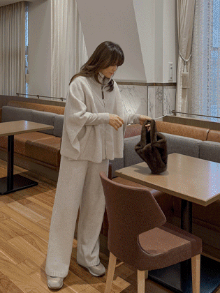 メリノウール100フレアフィットニットパンツ 