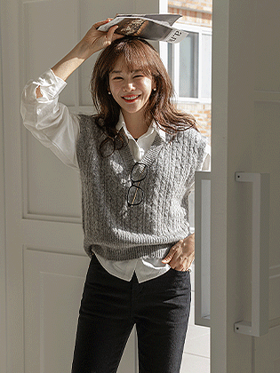 ケーブルヘアウールニットベスト