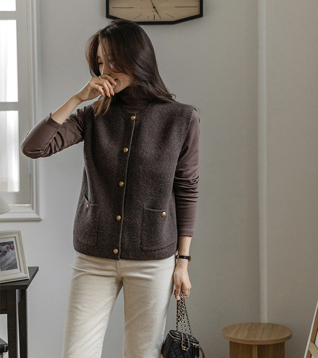 ノイゴールドボタンニットベスト