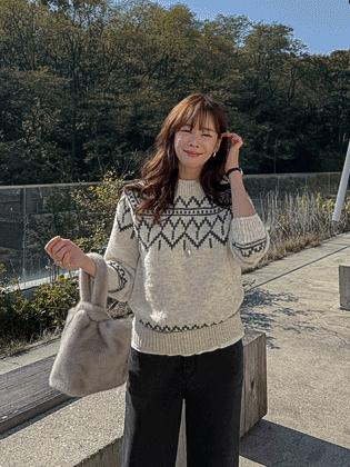 ノートンパターンラウンドニット