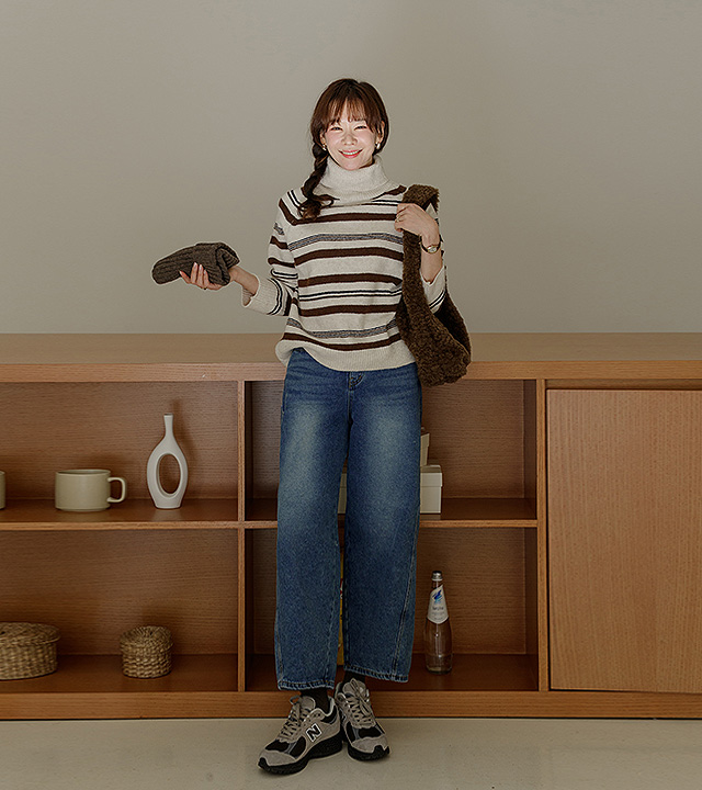 オートストライプタートルネックニット