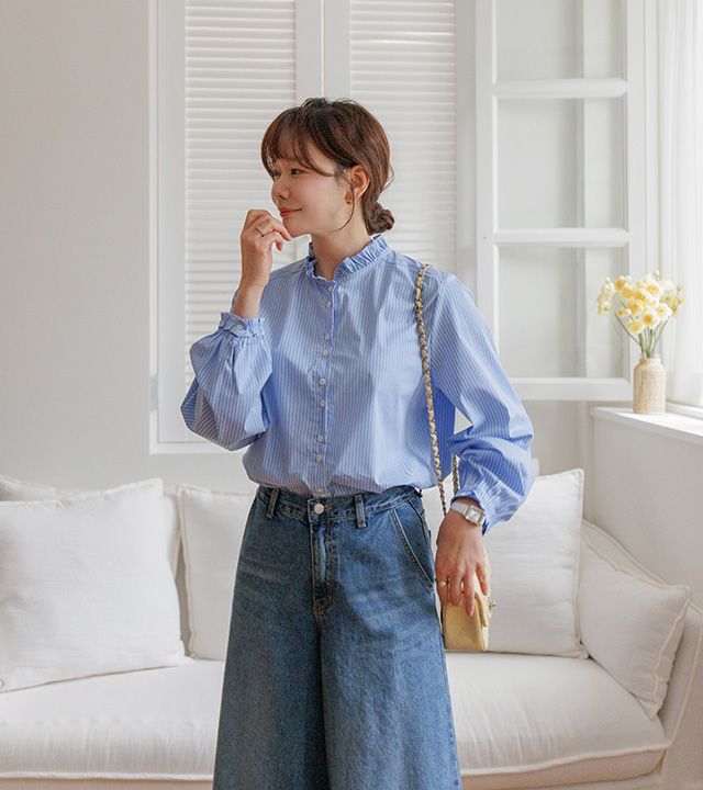 ダリアフリルネックブラウス