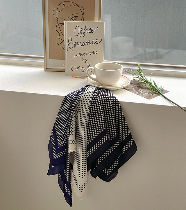 ドットスクエアスカーフ