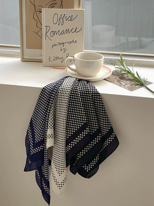 ドットスクエアスカーフ